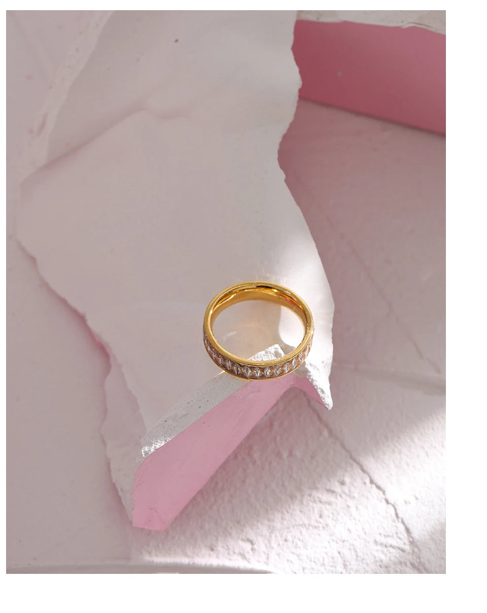 Cubic zirconia geometric ring in 18K gold-plated stainless steel with cubic zirconia.