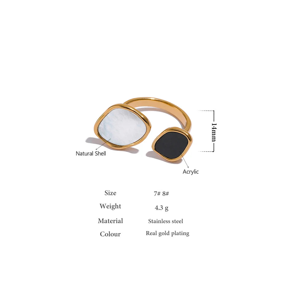 Shell acrylic geometric ring in 18K gold-plated 316L stainless steel with shell and acrylic.