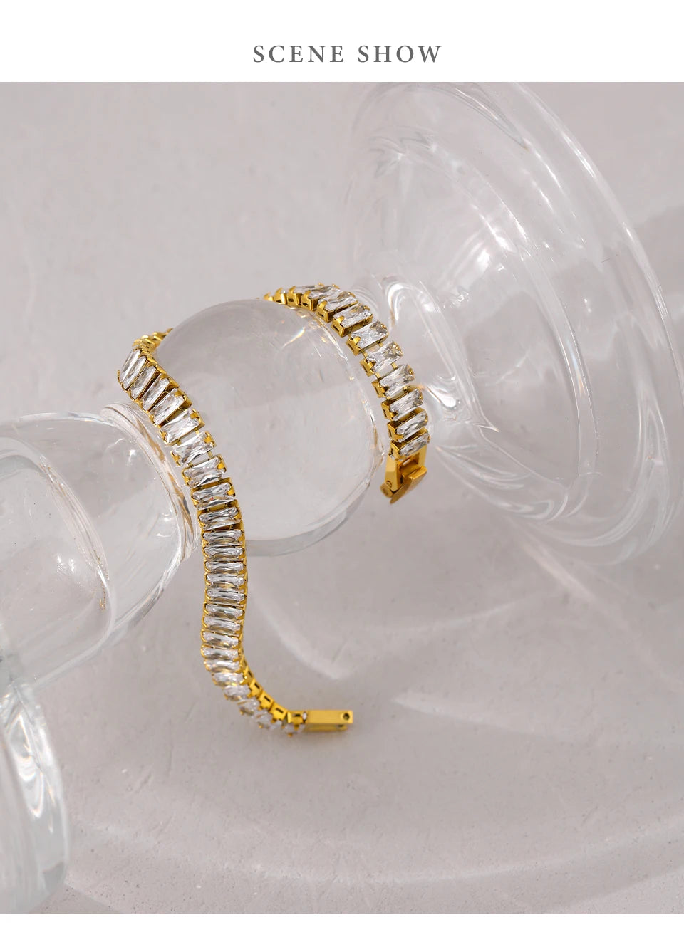 Cubic zirconia geometric bracelet in gold-plated stainless steel with cubic zirconia.