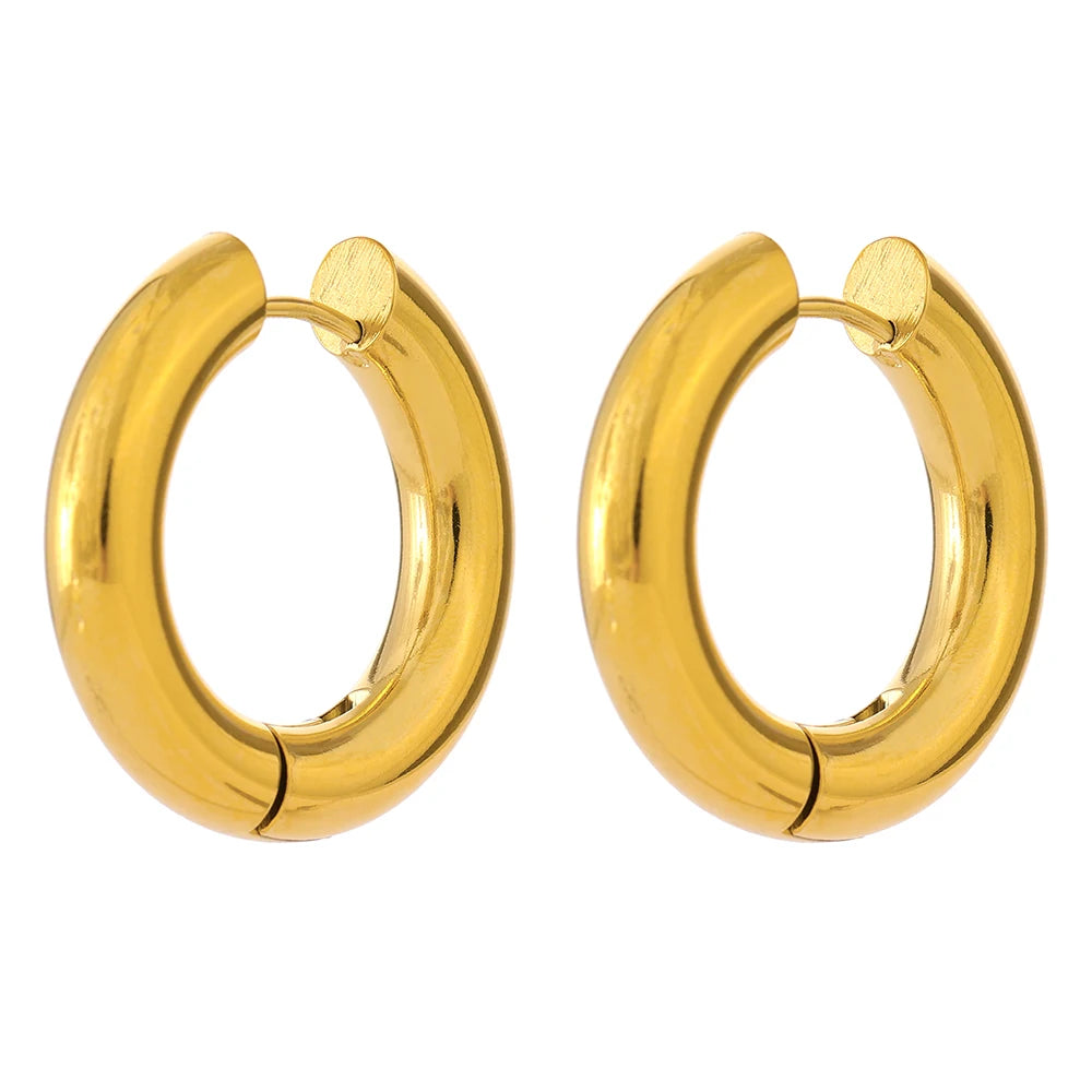 Minimalist geometric earrings in gold-plated stainless steel.