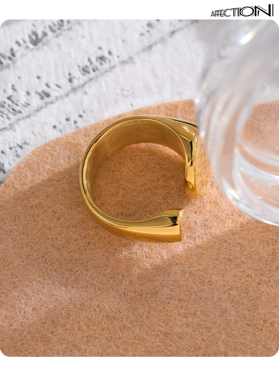Geometric ring in 18K gold-plated stainless steel.