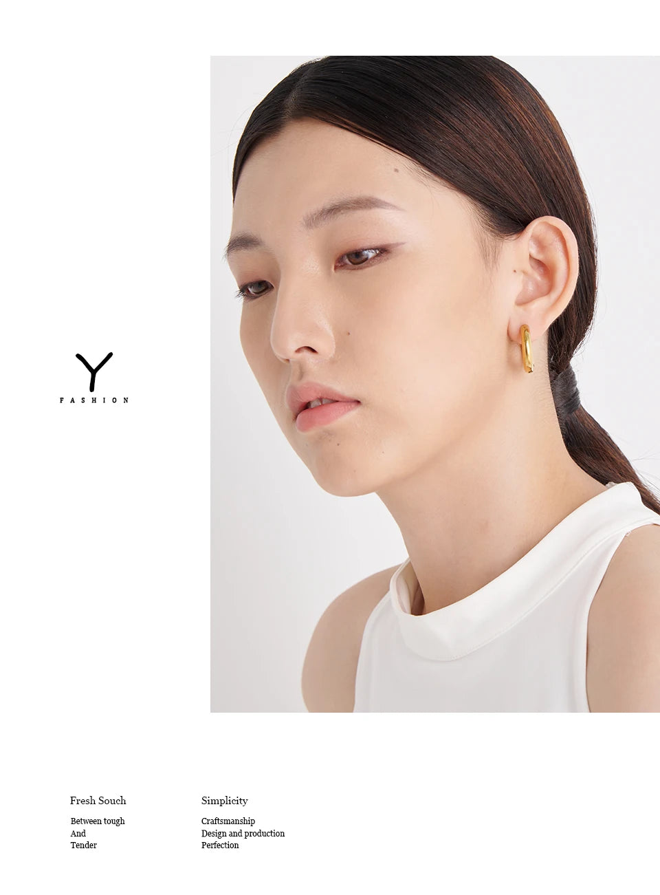 Minimalist geometric earrings in gold-plated stainless steel.