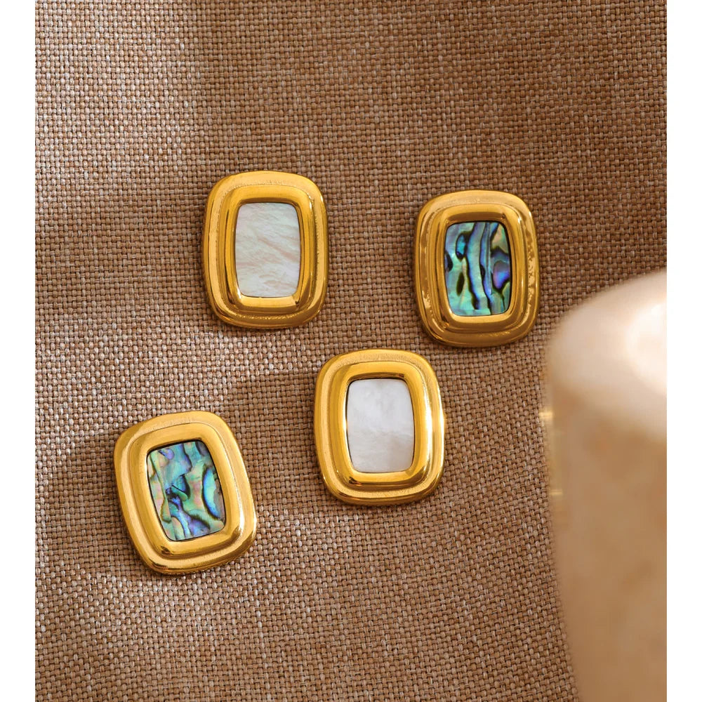 Shell geometric earrings in gold-plated stainless steel with shell.