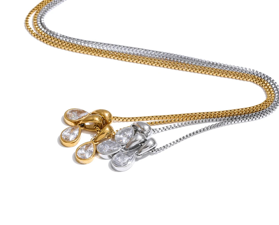 Cubic zirconia geometric necklace in gold-plated stainless steel with cubic zirconia.