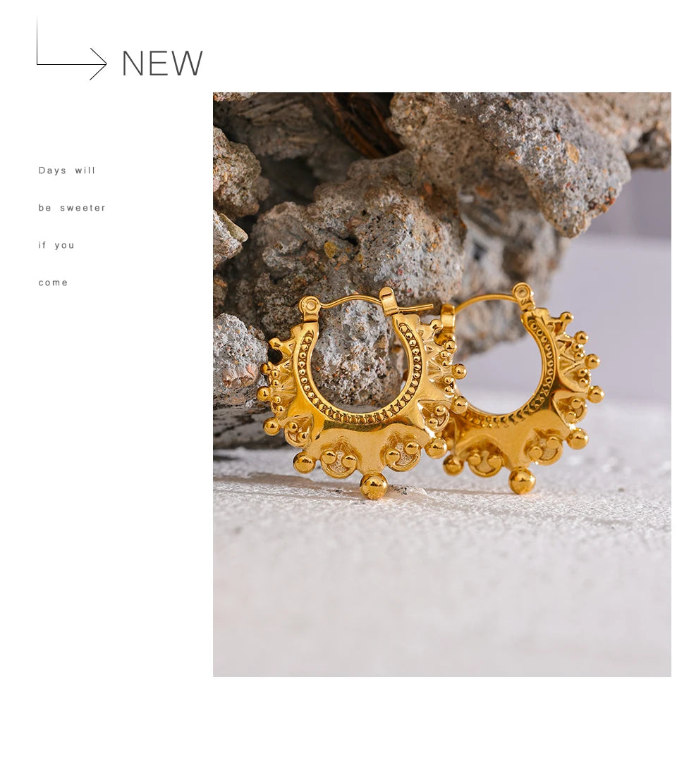 Vintage geometric earrings in gold-plated stainless steel.