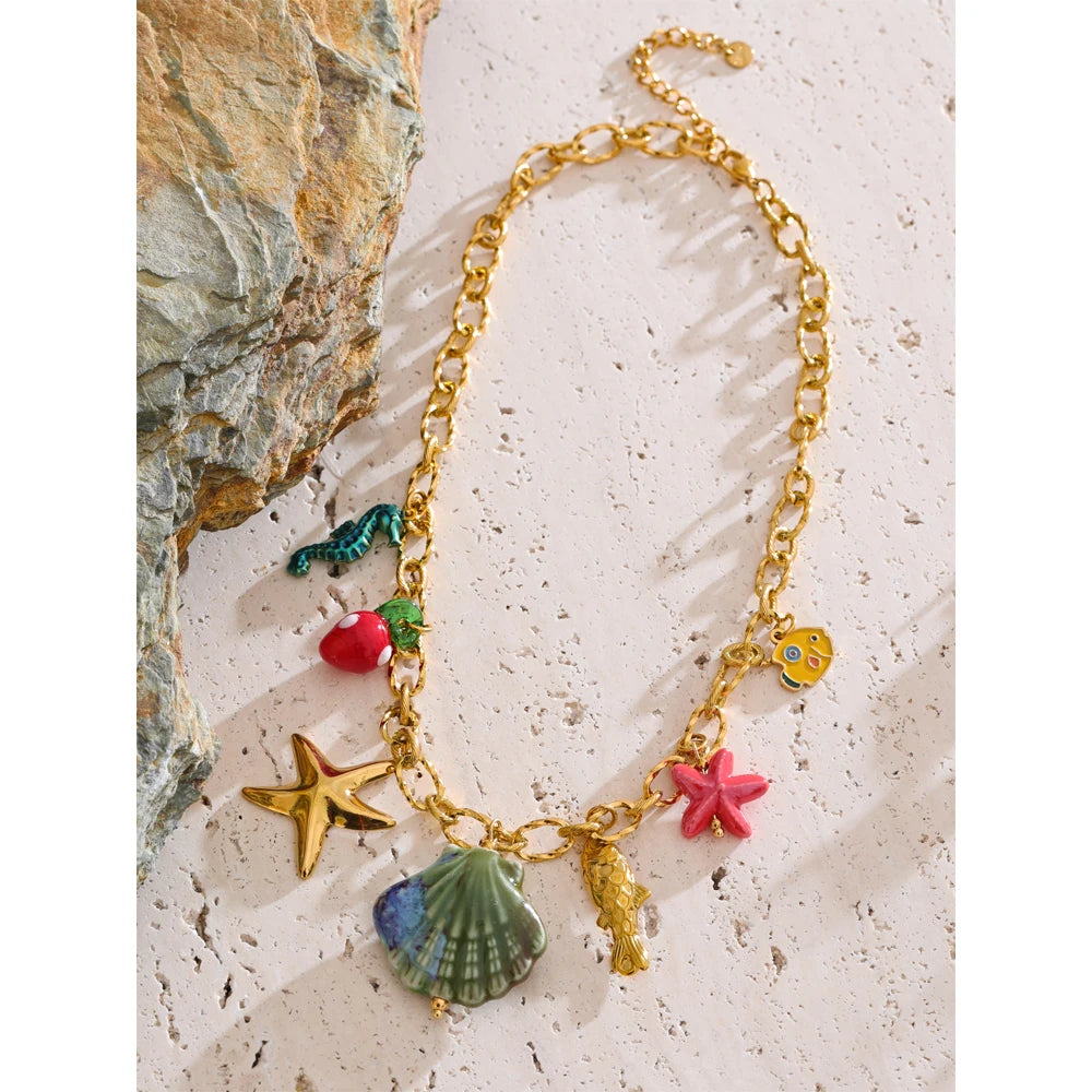 Shell enamel star necklace in gold-plated stainless steel with shell and enamel.
