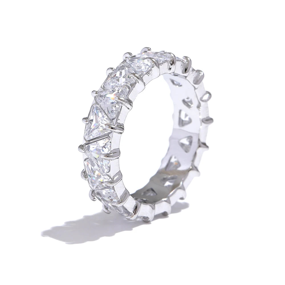 Cubic zirconia heart geometric ring in gold-plated stainless steel with cubic zirconia.