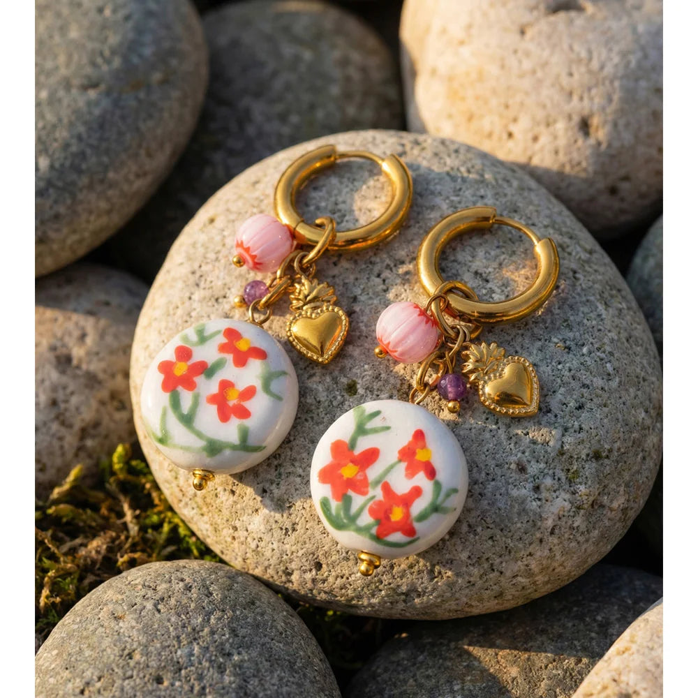 Flower geometric earrings in gold-plated stainless steel.