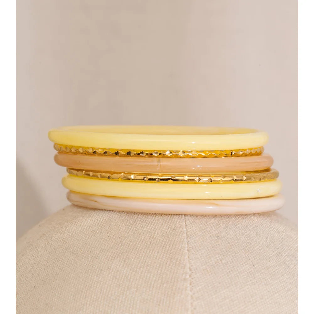 Resin multi-color geometric bracelet in gold-plated stainless steel with resin.