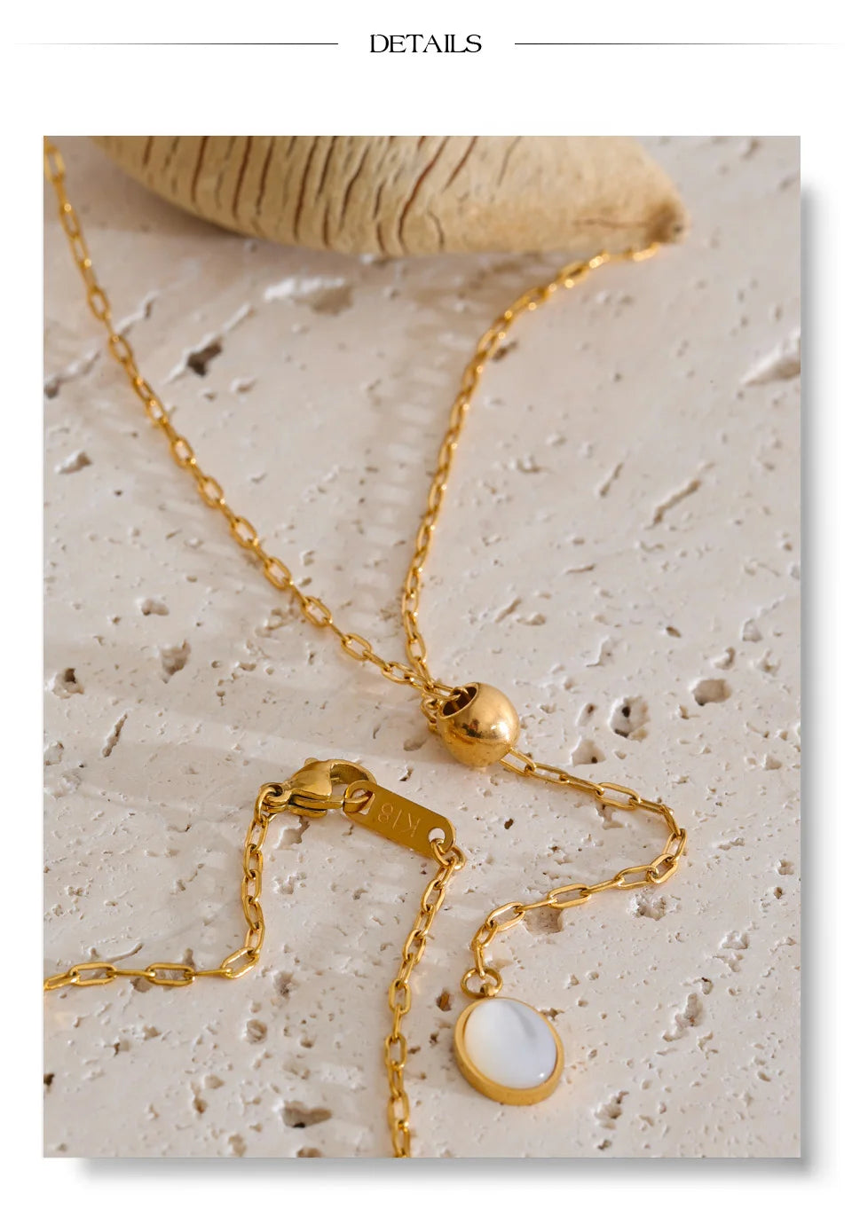 Shell natural stone geometric necklace in gold-plated stainless steel with natural stone and shell.