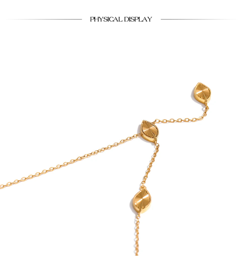 Chain necklace in gold-plated stainless steel.