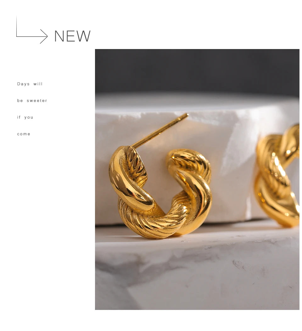 Geometric earrings in gold-plated 316L stainless steel.