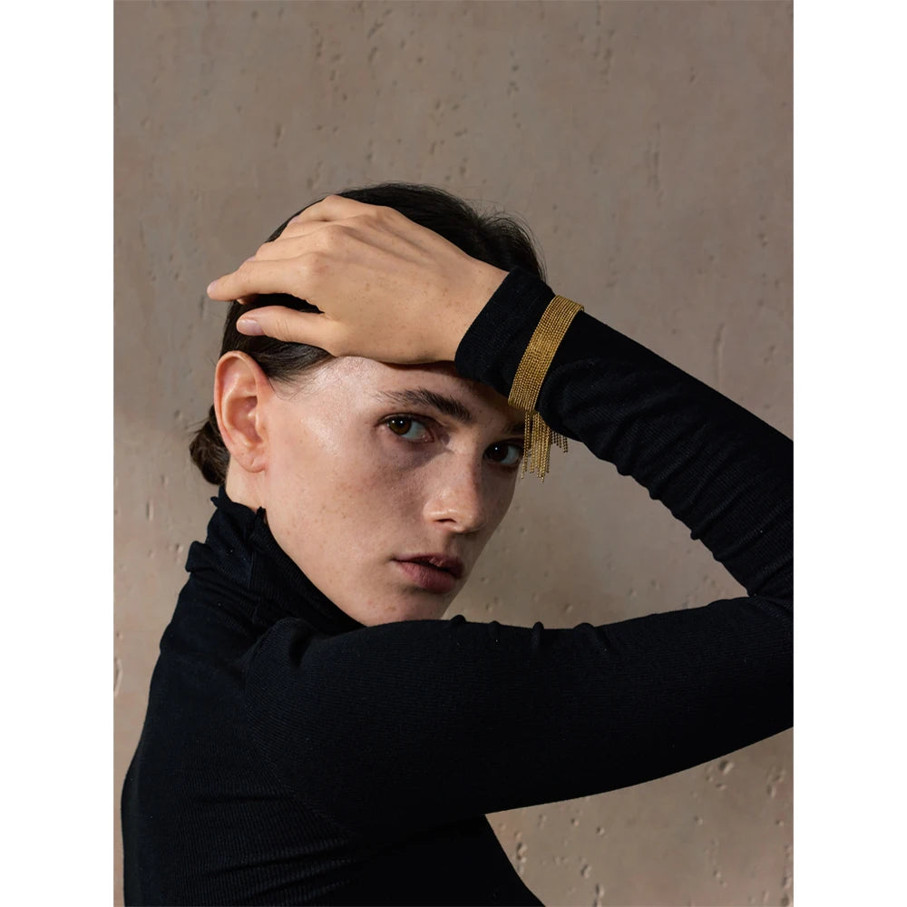 Geometric chain necklace in gold-plated stainless steel.