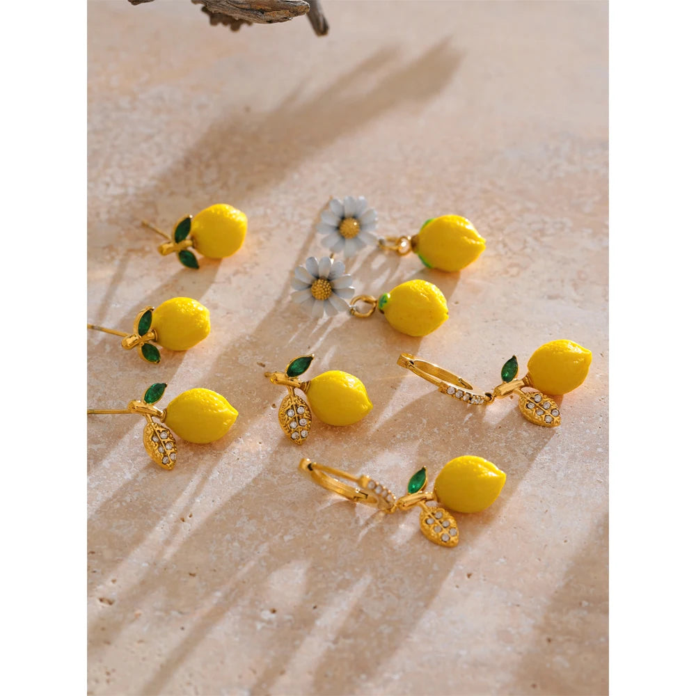 Cubic zirconia resin geometric earrings in gold-plated stainless steel with cubic zirconia and resin.