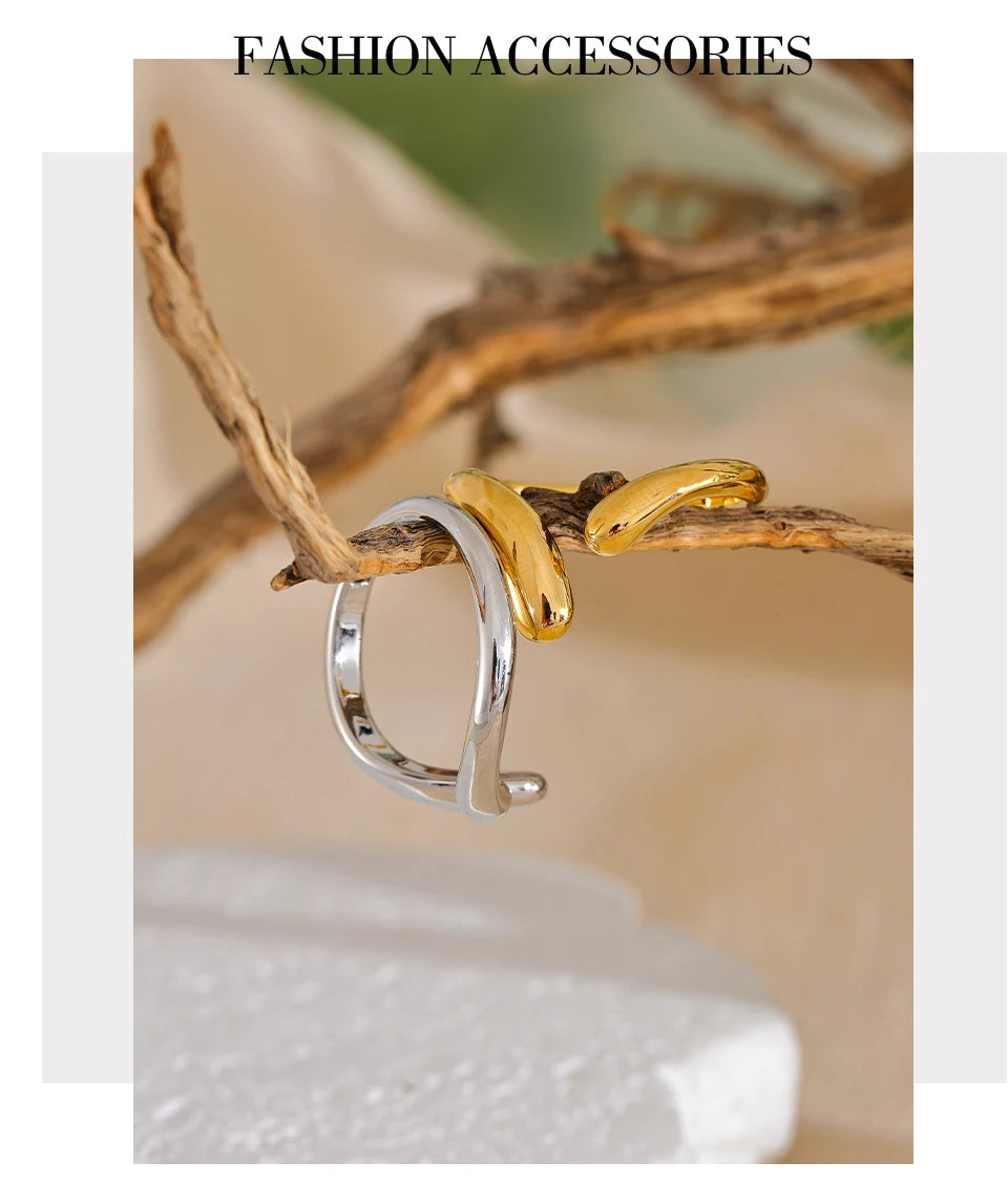 Minimalist geometric ring in gold-plated stainless steel.