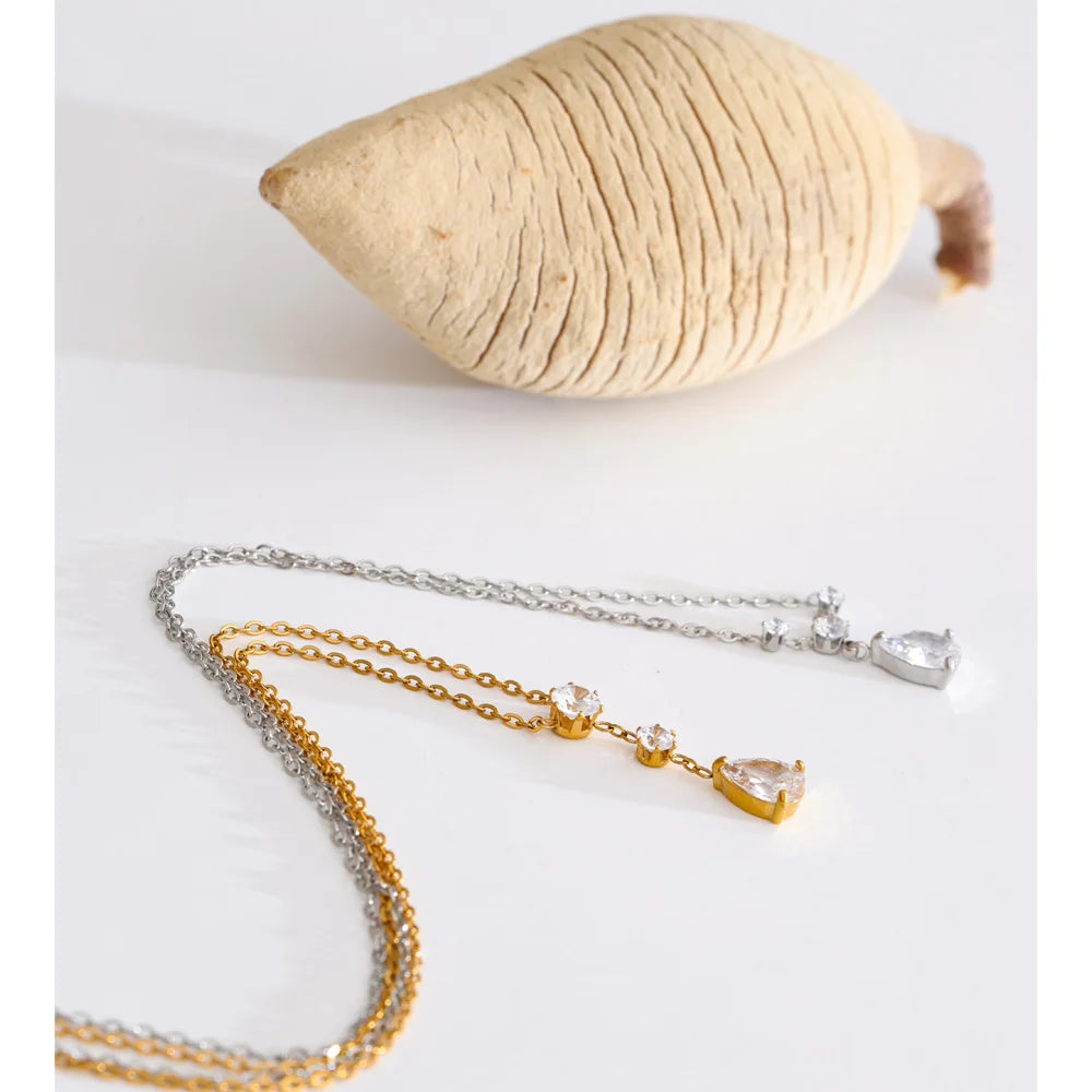 Cubic zirconia geometric necklace in gold-plated stainless steel with cubic zirconia.