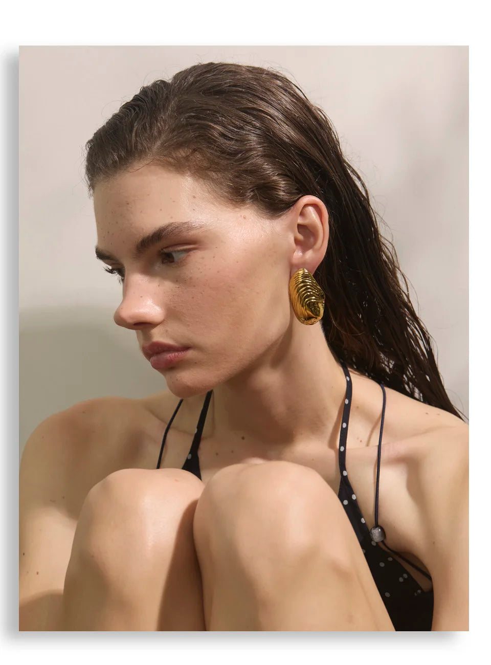 Geometric earrings in gold-plated stainless steel.