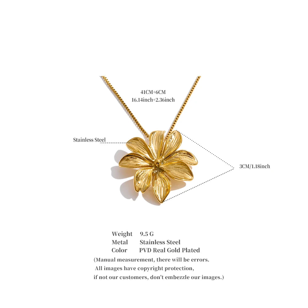 Flower necklace in gold-plated stainless steel.
