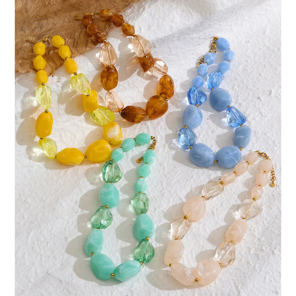Resin acrylic geometric necklace in gold-plated stainless steel with resin and acrylic.