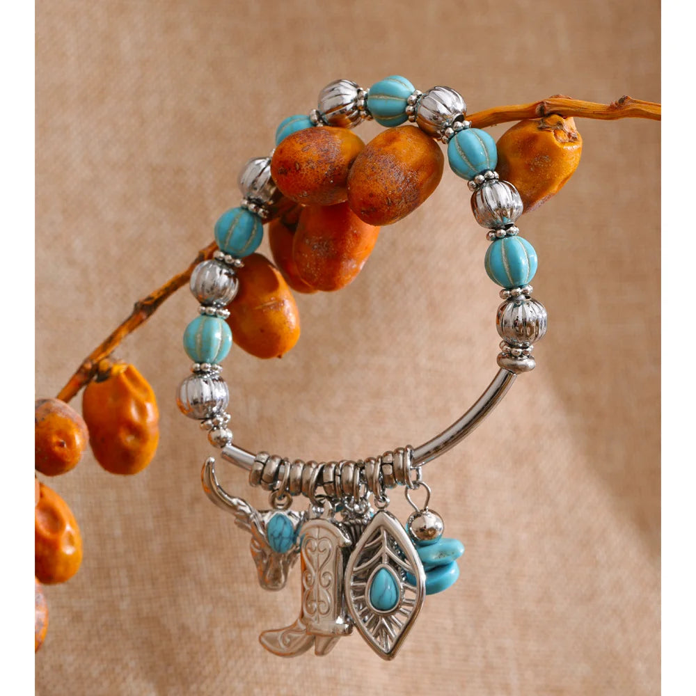Natural stone heart beaded necklace in gold-plated stainless steel with natural stone.