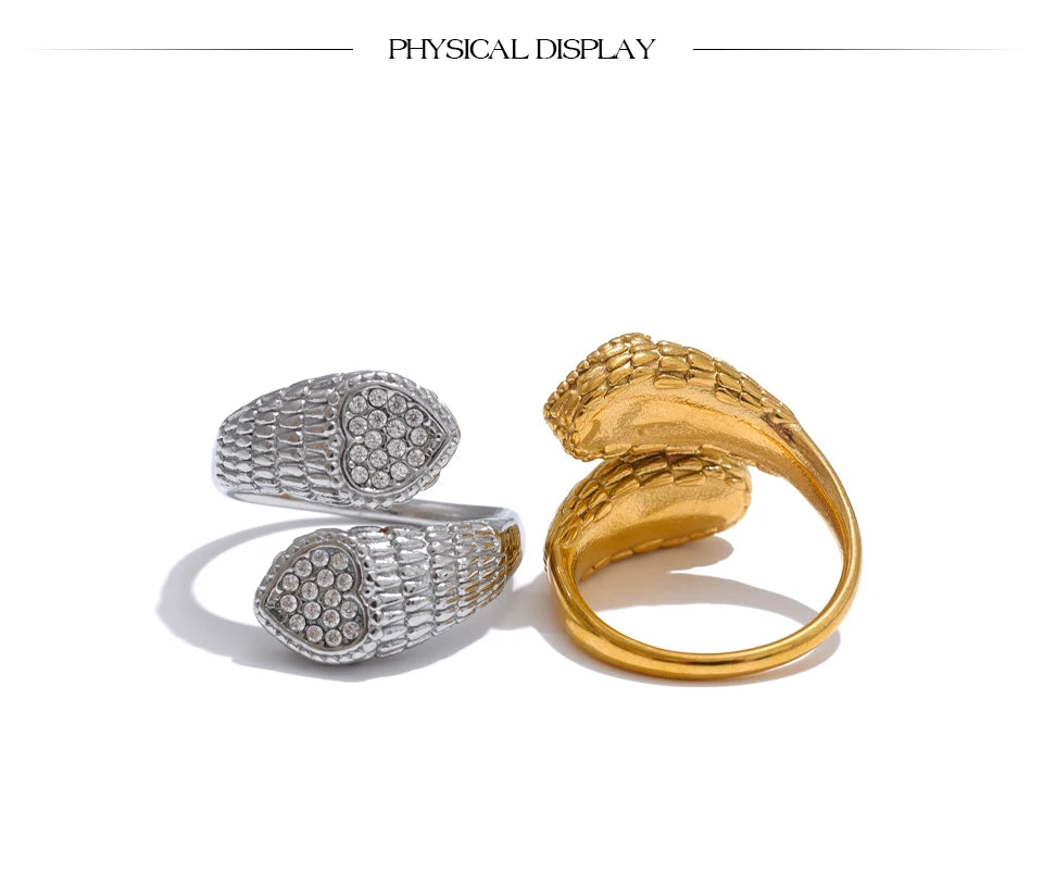 Cubic zirconia heart snake ring in gold-plated stainless steel with cubic zirconia.