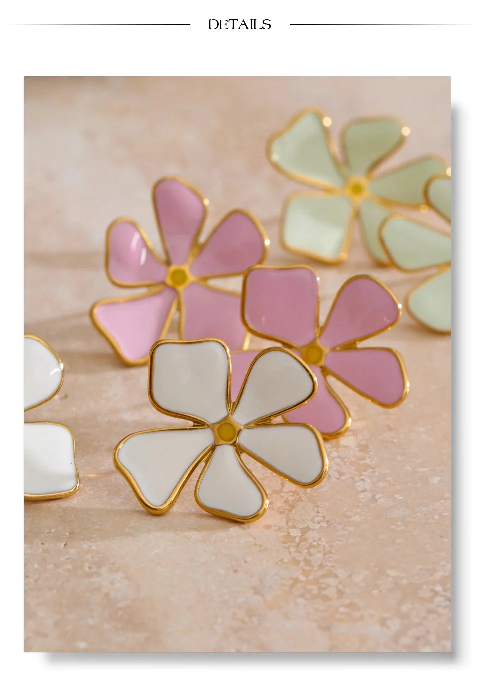Flower earrings in gold-plated stainless steel.