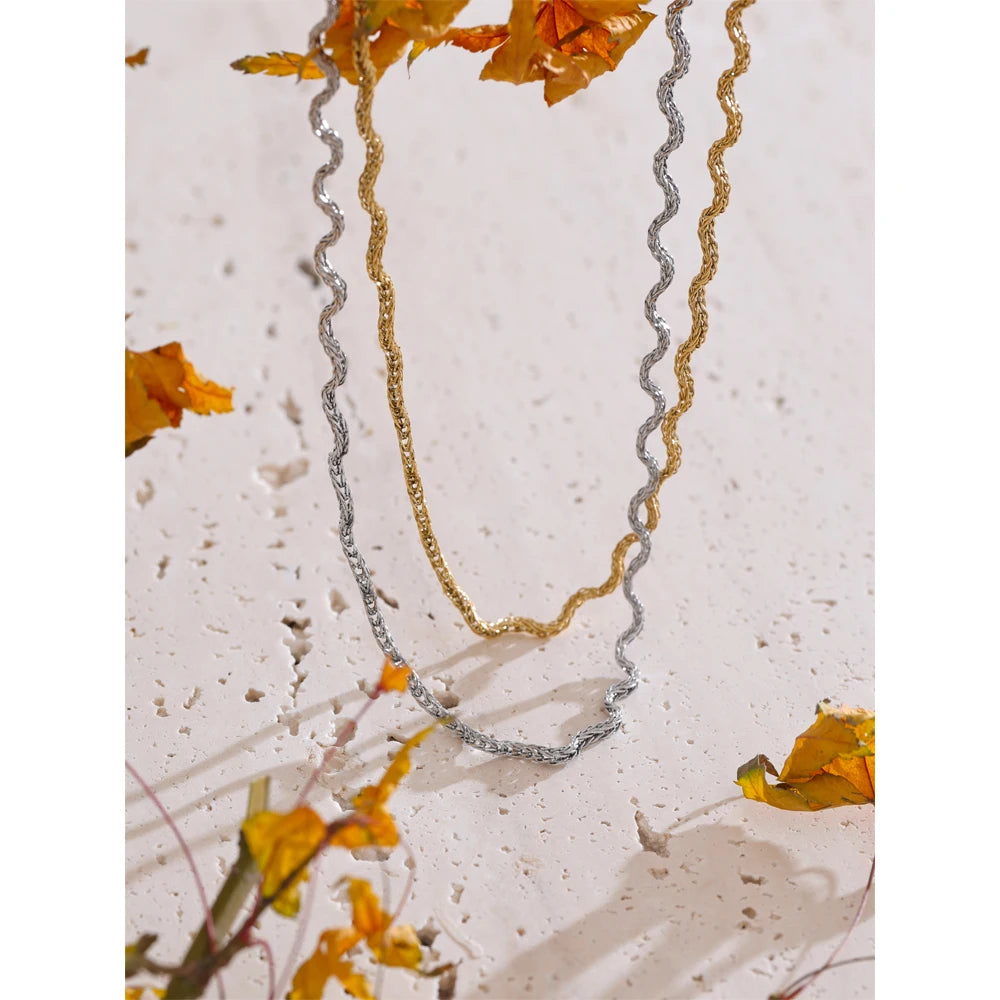 Geometric chain necklace in gold-plated stainless steel.