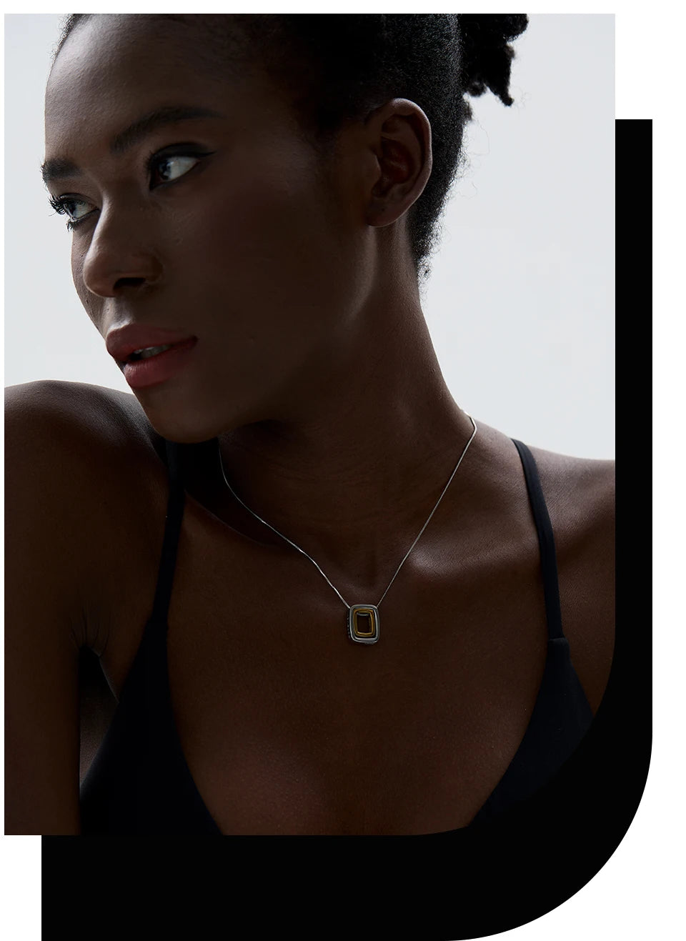 Geometric layered necklace in gold-plated 316L stainless steel.