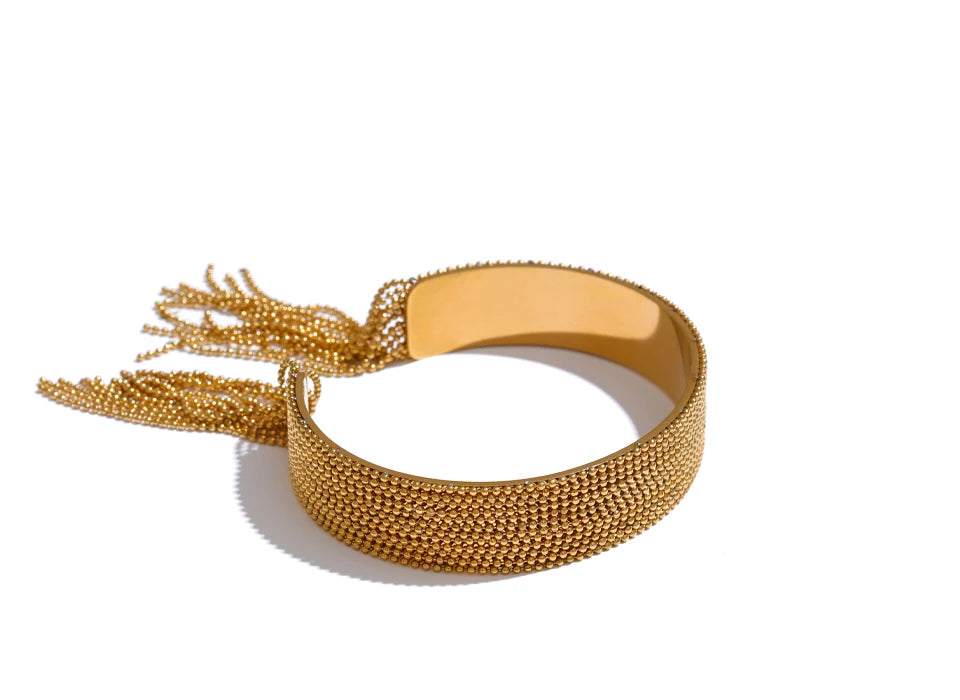 Geometric chain necklace in gold-plated stainless steel.