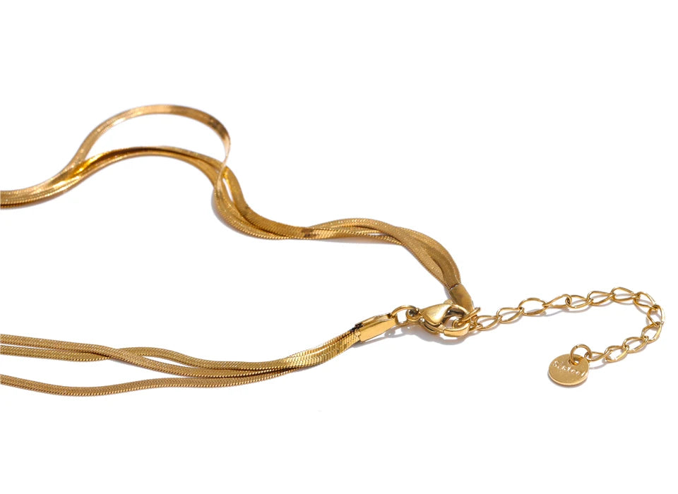 Geometric chain necklace in gold-plated stainless steel.