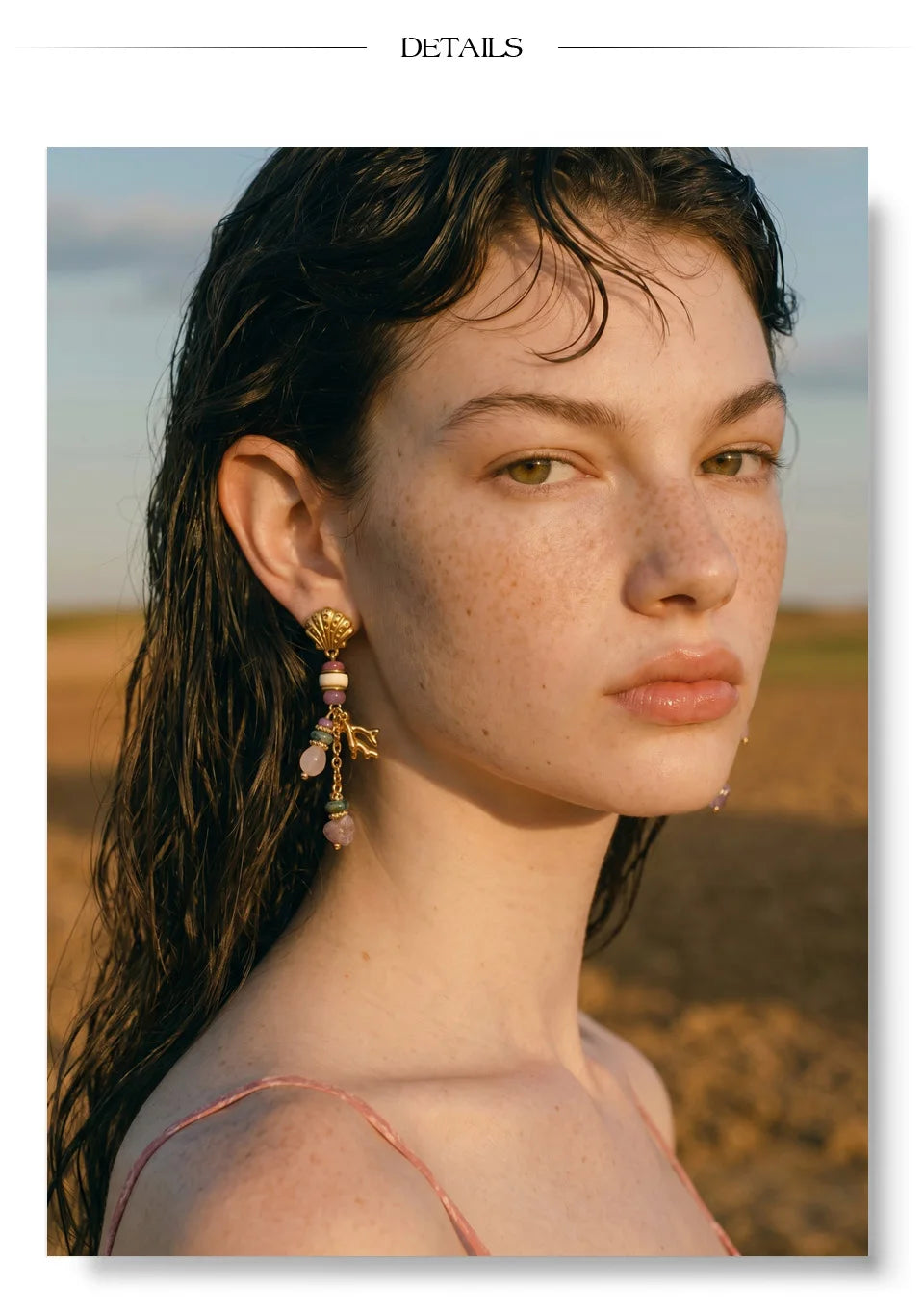 Natural stone geometric earrings in gold-plated stainless steel with natural stone.
