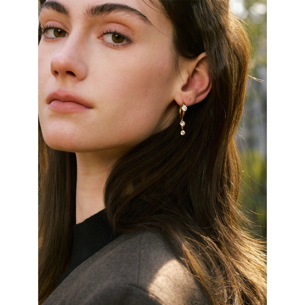 Cubic zirconia geometric earrings in gold-plated stainless steel with cubic zirconia.