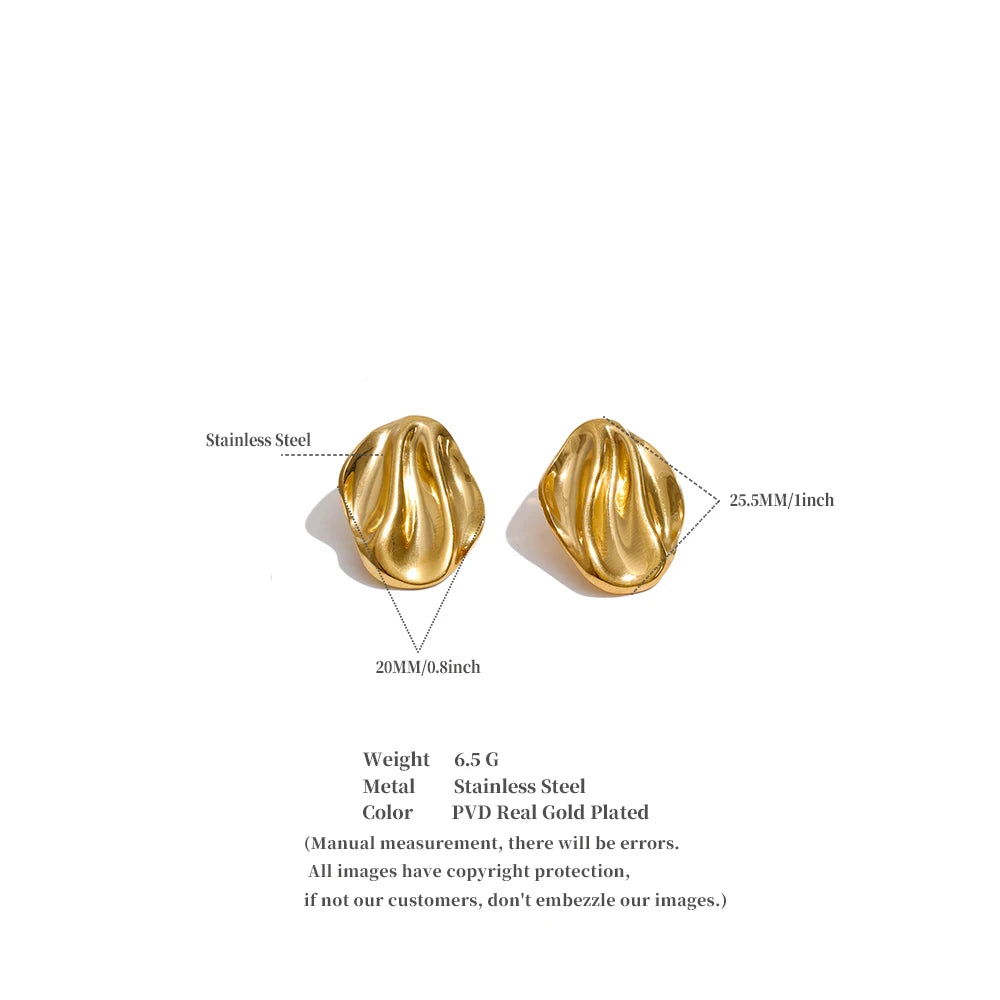 Geometric earrings in gold-plated stainless steel.