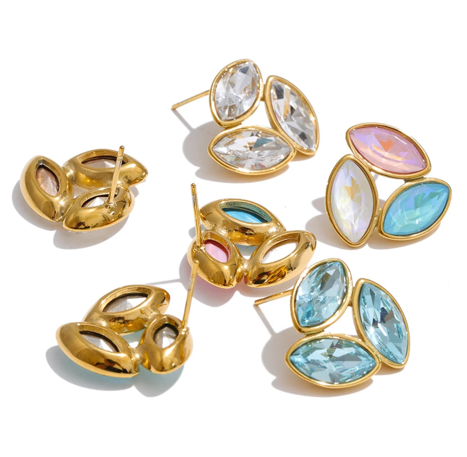 White crystal flower earrings in gold-plated stainless steel with crystal.