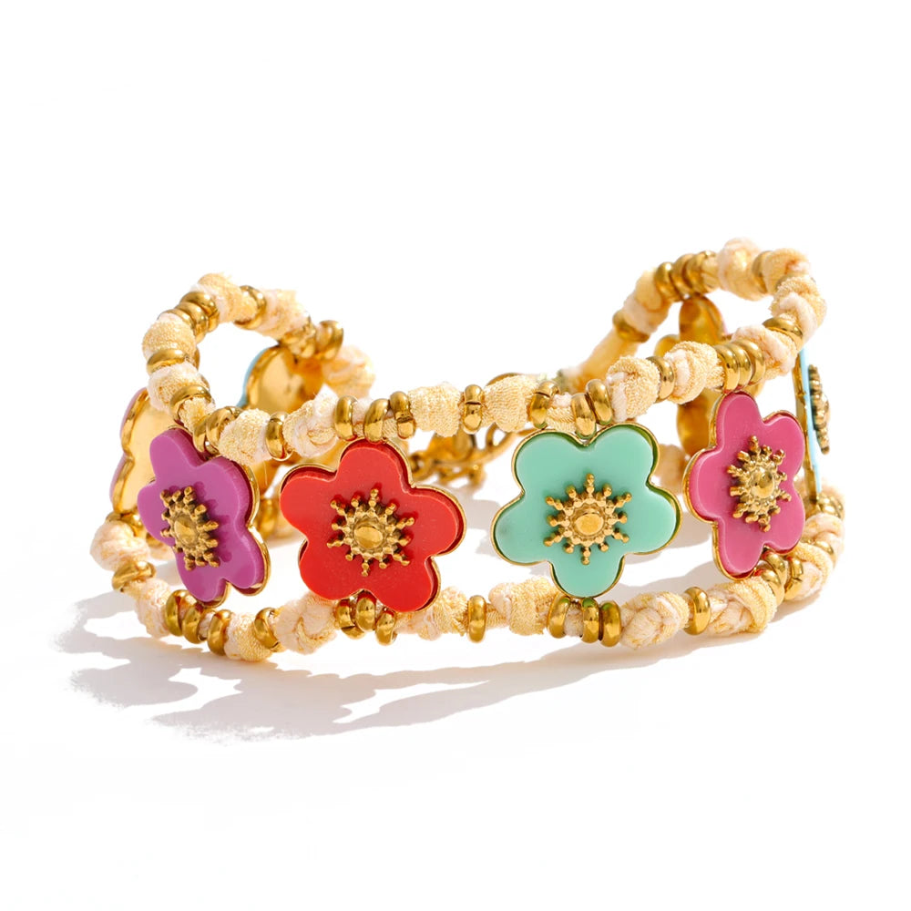 Resin flower multi-color necklace in gold-plated stainless steel with resin.