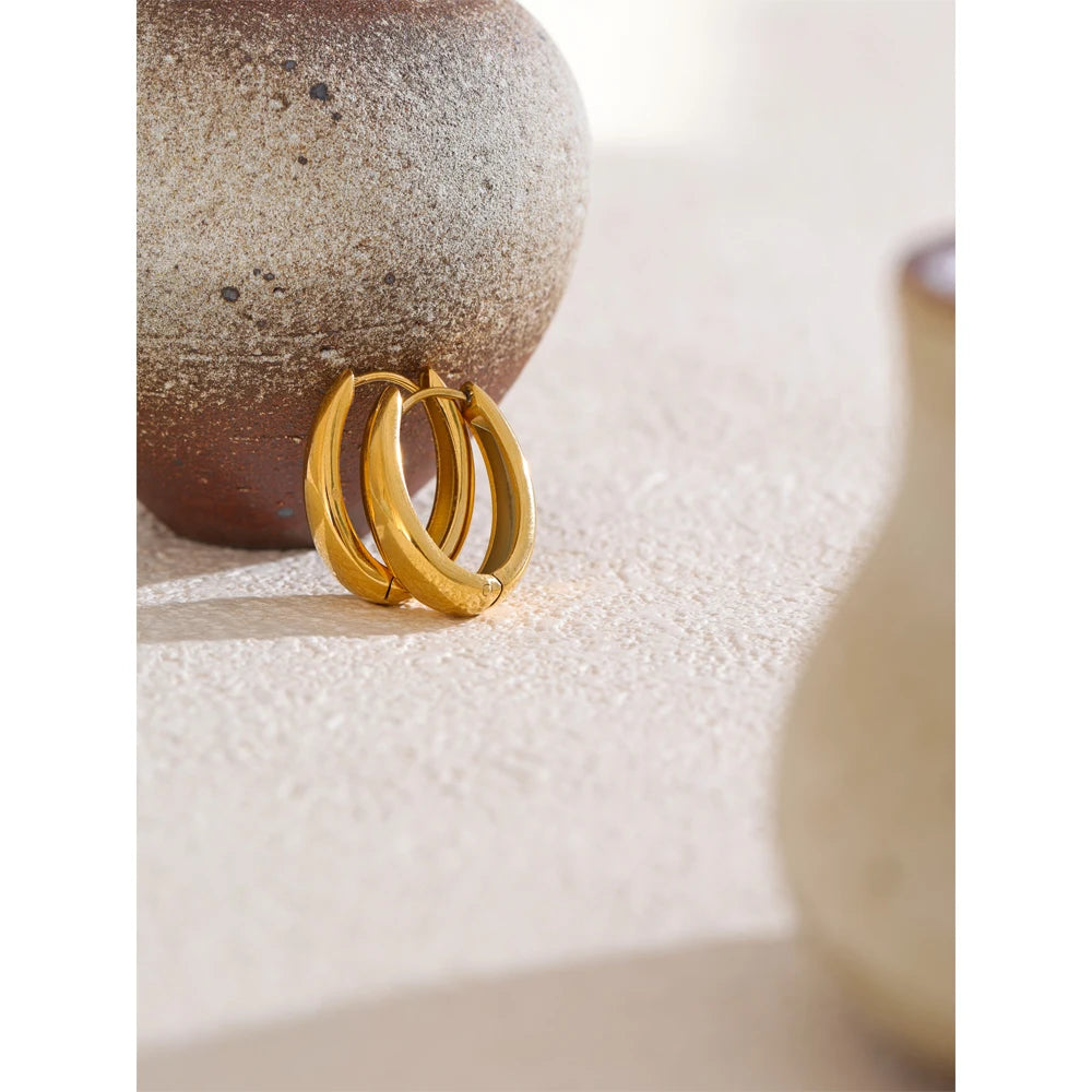 Geometric earrings in gold-plated 316L stainless steel.