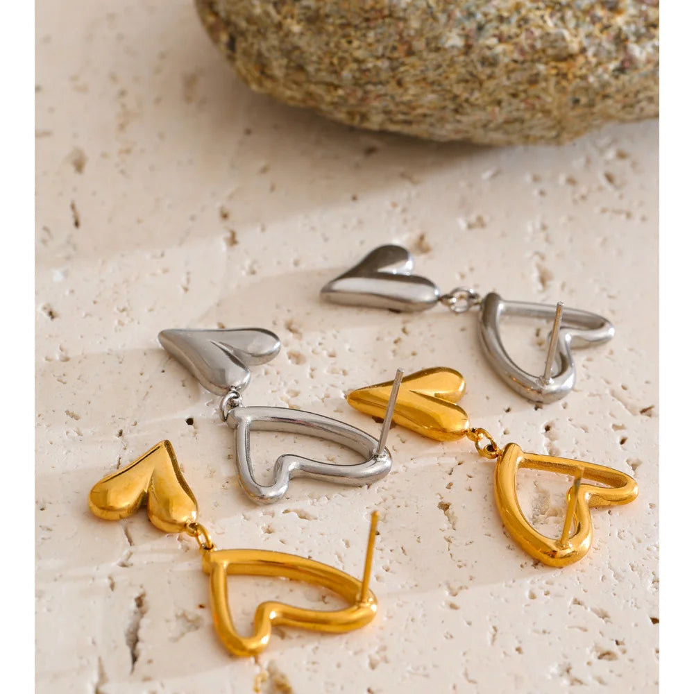 Heart earrings in gold-plated stainless steel.