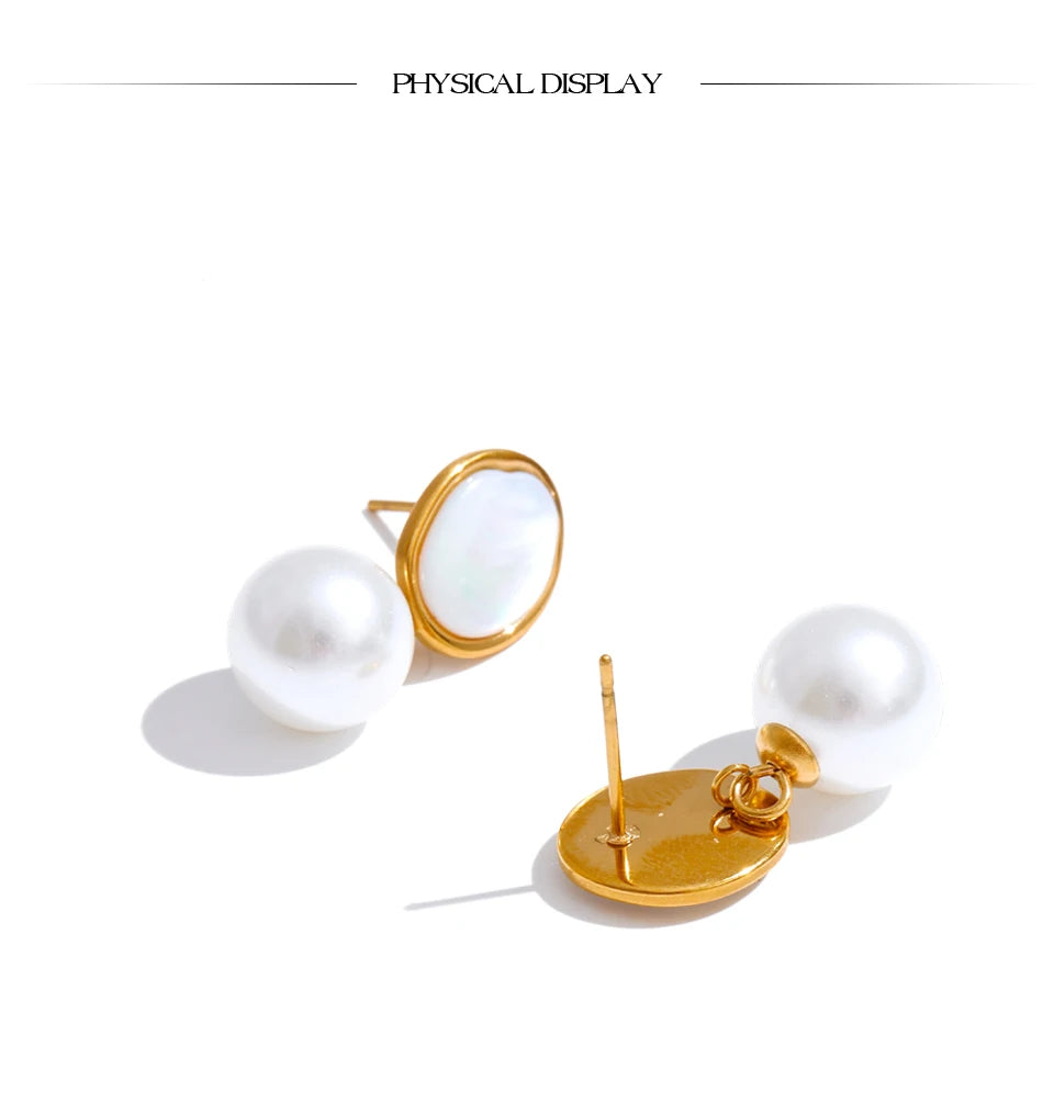 Pearl shell geometric earrings in gold-plated stainless steel with pearl and shell.