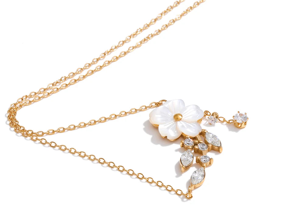 Cubic zirconia shell flower necklace in gold-plated stainless steel with cubic zirconia and shell.