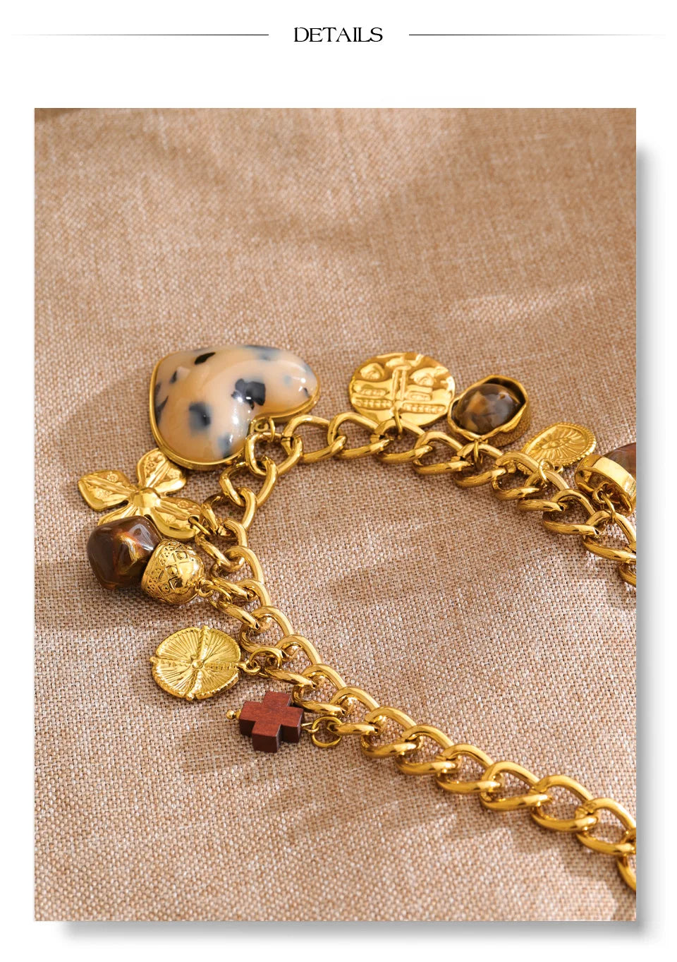 Resin heart flower necklace in gold-plated stainless steel with resin.