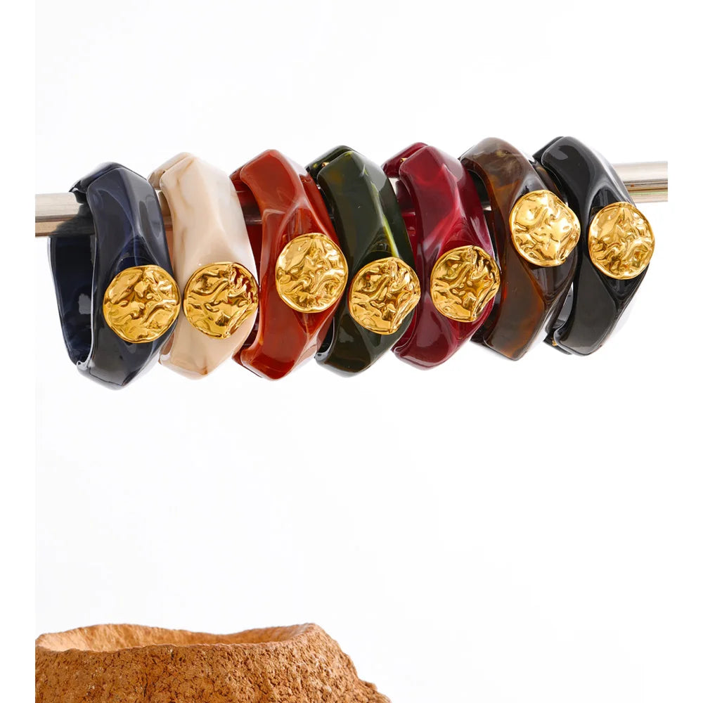 Resin multi-color geometric bracelet in gold-plated stainless steel with resin.