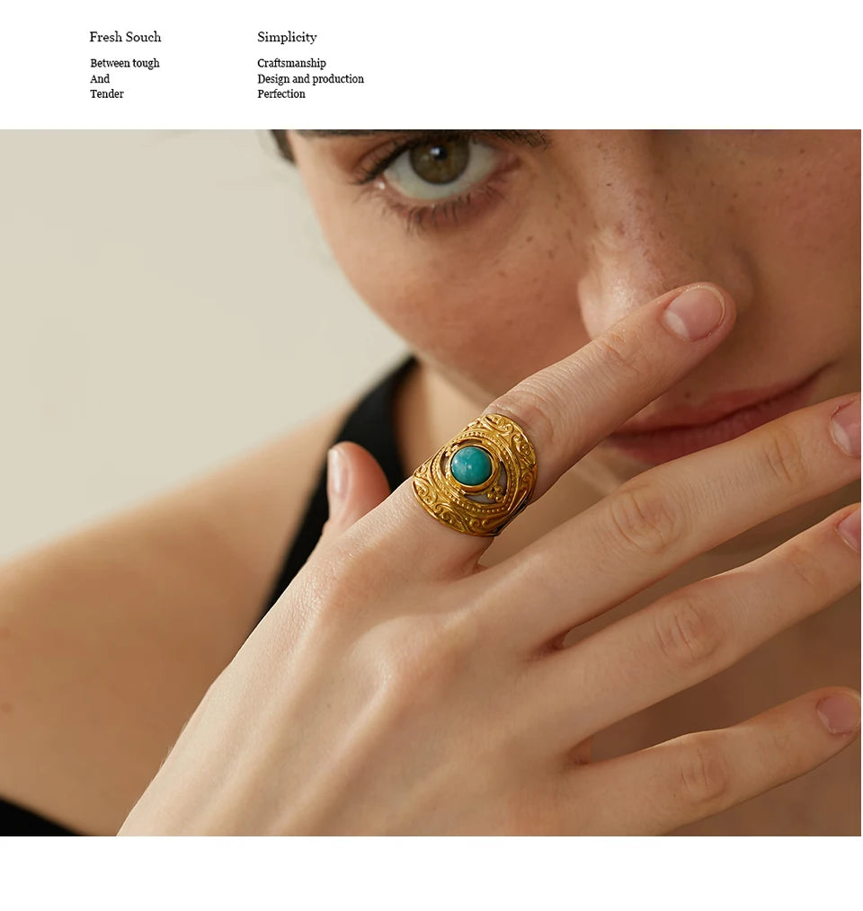 Red natural stone vintage ring in gold-plated stainless steel with natural stone.