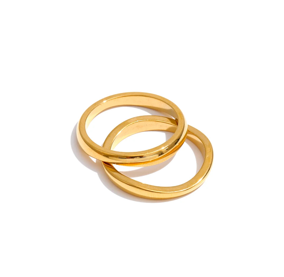 Geometric ring in 18K gold-plated stainless steel.