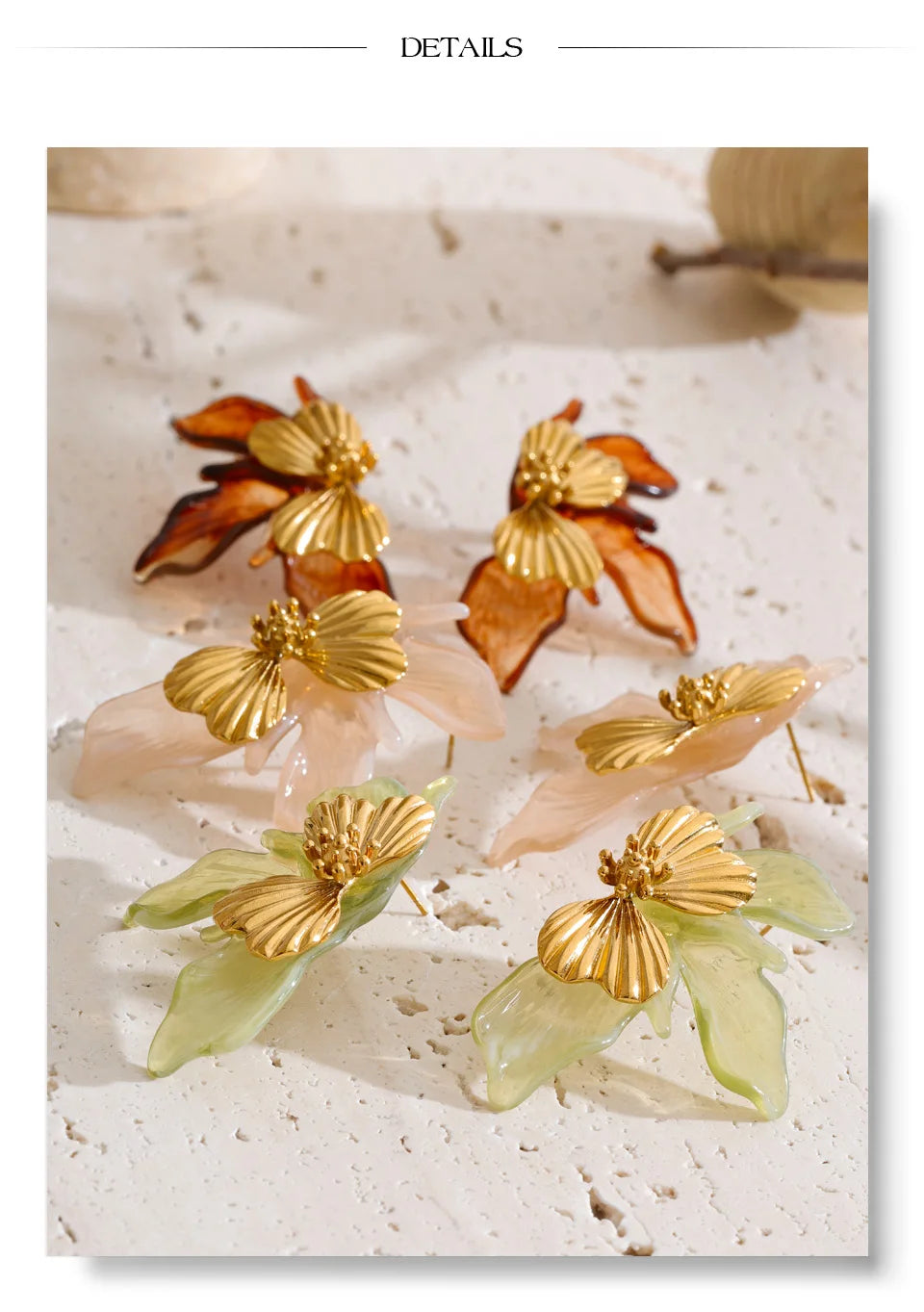 Resin acrylic earrings in gold-plated stainless steel with resin and acrylic.
