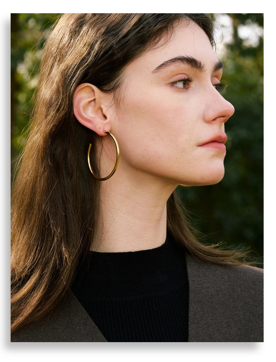Minimalist geometric earrings in gold-plated stainless steel.