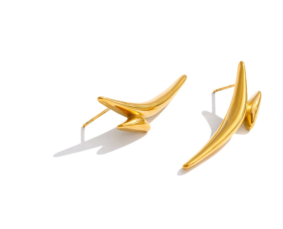 Geometric earrings in gold-plated stainless steel.