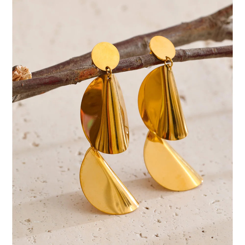 Geometric earrings in stainless steel.