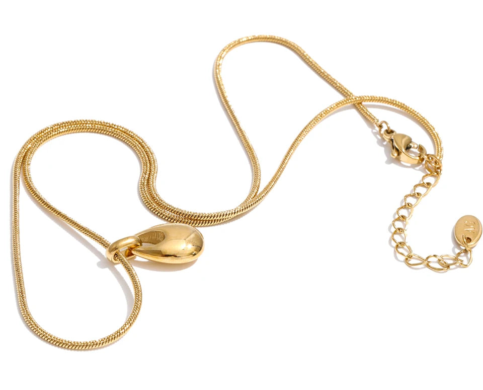 Geometric necklace in gold-plated stainless steel.