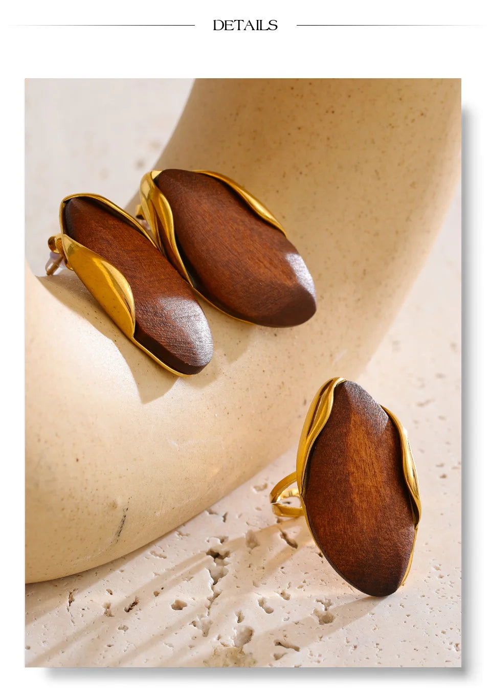 Geometric earrings in gold-plated stainless steel.