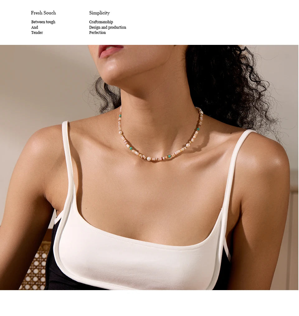 Freshwater pearl natural stone beaded necklace in gold-plated stainless steel with freshwater pearl and natural stone.